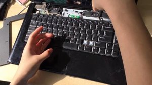 How to replace the keyboard in a Dell Inspiron 1545