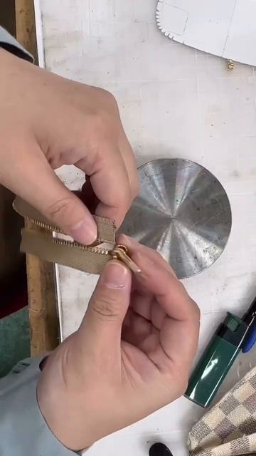 Way to use an old bag #leathercraft #leatherworks #bagmaker#howtomakepurse смотреть онлайн