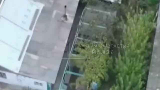 Гостеприимство по-херсонски: мирный житель пригласил оператора российского дрона на пиво. смотреть онлайн