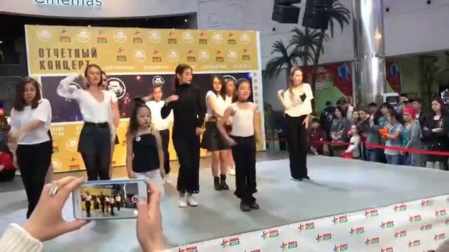 Лена танцует Вакинг. И это всего 2 месяца с начала занятий!!! смотреть онлайн