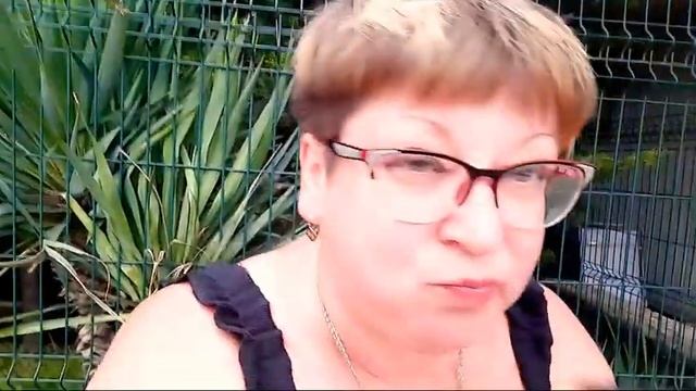 мукбанг/беляш на вокзале Лазаревского/жду поезда/обжор и разговоры на камеру/Mukbang