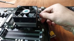 Как правильно одевать систему охлаждения (кулер) на процессор?