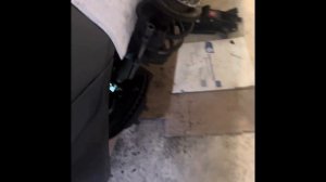 Как заменить передние аккумуляторы на BMW е60-61 без снятия рычагов .