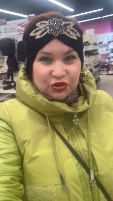 ЗАШЛИ В МАГАЗИН КАРИ...🙃