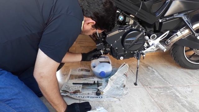 Como trocar o Óleo e Filtro da BMW F800R смотреть онлайн