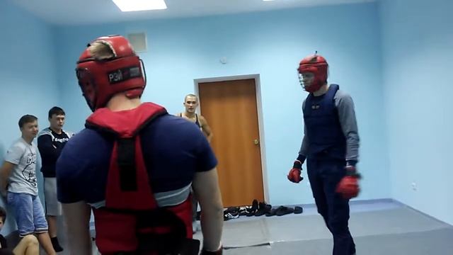 Толстяк не растерялся и ударил из под ТЕШКА. смотреть онлайн