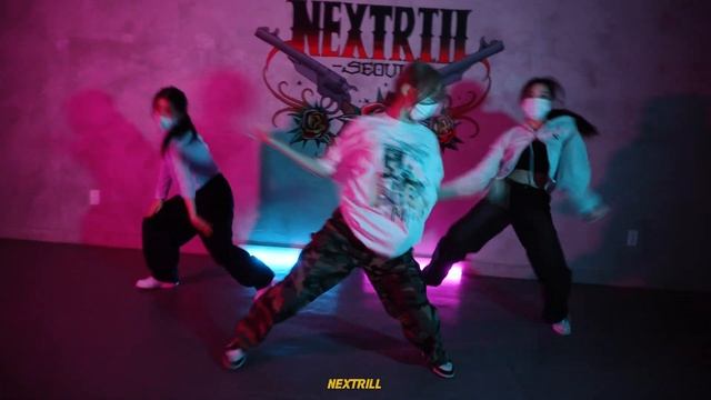 Ariana Grande - Boyfriend / RAVI [Girlshiphop] смотреть онлайн