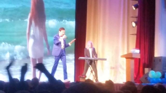 А Дроздов в ДК Чайка на пр те Буденного выступает Я иду тебе навстречу 20180422 181626 смотреть онлайн