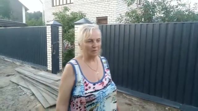 Забор из профнастила с кирпичными столбами