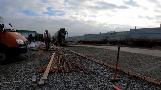 БАЛЬШАЯ парковка из ФАКТУРНОГО бетона //все пошло НЕ по плану смотреть онлайн