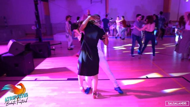 Willy y Sara Social dancing @ Atrevete Bachata Festival 2019 - Sigo aqui - El joey смотреть онлайн