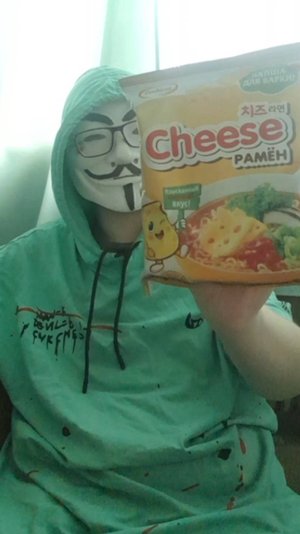Пробую лапшу cheese рамён от Doshirak