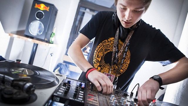 Chino - Ghost [RBMA Bass Camp CD] смотреть онлайн