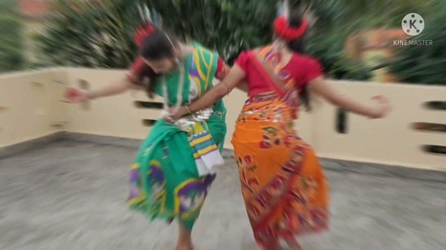 মন আমার ফড়িং হয়ে পদ্মপাতায় বসে/mon amar foring hoya/dance pinki Priyanka/surojit chetterjee/ смотреть онлайн