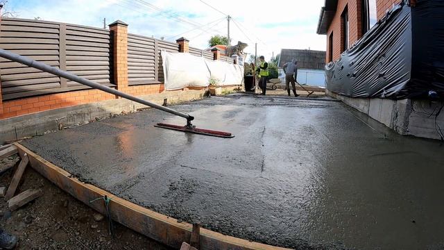 укладка черновой стяжки во дворе под брусчатку смотреть онлайн