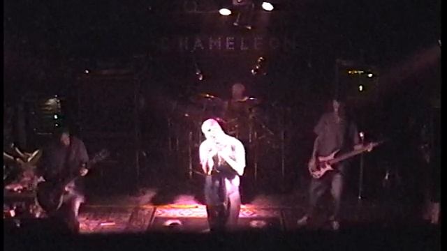 Staind - (Chameleon Club) Lancaster,Pa 1.15.00 (Complete Show) смотреть онлайн