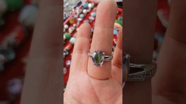 Распродажа колец по низким ценам с камнем серебра и посеребрения.
