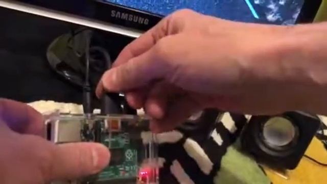 Buzz from Raspberry Pi Audio jack смотреть онлайн