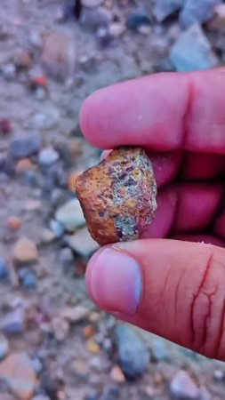 Whata stone?? #pearl #jewlerry #crystal #diamond #varalshorts #gemstone #mineral #roughstone #rock