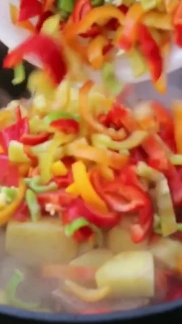 Нежное мясо с овощами в н #food #tashkent #cooking смотреть онлайн