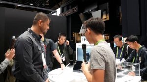 LIGHTEST LAPTOP EVER?? LG Gram at CES 2018