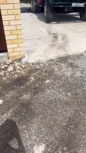 Загнали груженный ЗИЛ на бетон,шок #tiktok #стройка #youtube #construction #top #ремонт #топ смотреть онлайн