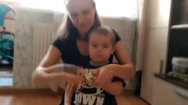 Играем с детками | делаем из ниток шарики | помпоны