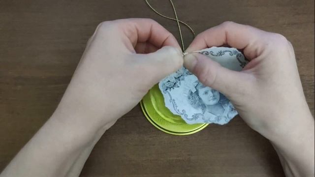 ВИНТАЖНЫЙ МЕДАЛЬОН НА ЁЛКУ.