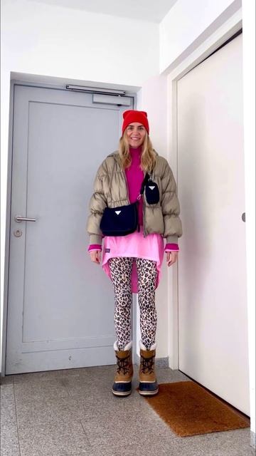 Wait for the end 😅🫧 #colorfulstyle #dailylookbook #winteroutfit #dailyshorts #pufferjacket смотреть онлайн