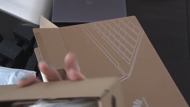 Unboxing Ultrabooka Huawei Matebook 13.