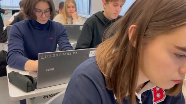 Обучающиеся профессии "Агент банка" рассказывают о своем курсе.