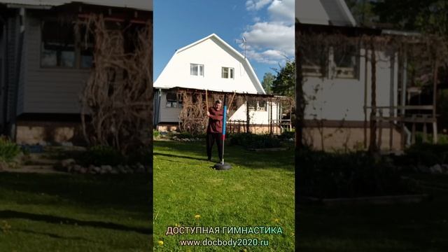 Отработка ударов ротанговыми палками на макиваре в деревне (17)