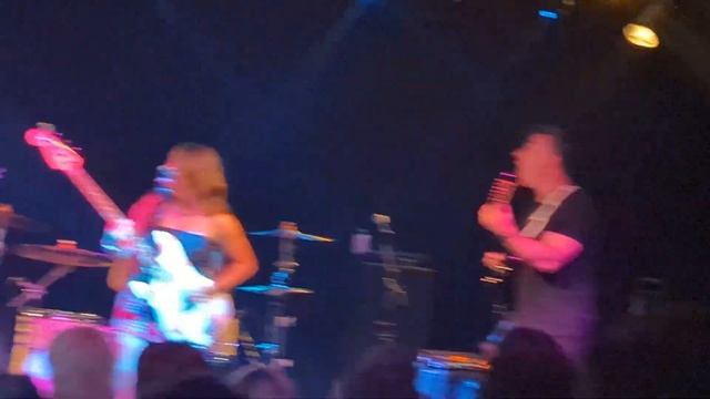 Sevalynn performing Barracuda смотреть онлайн