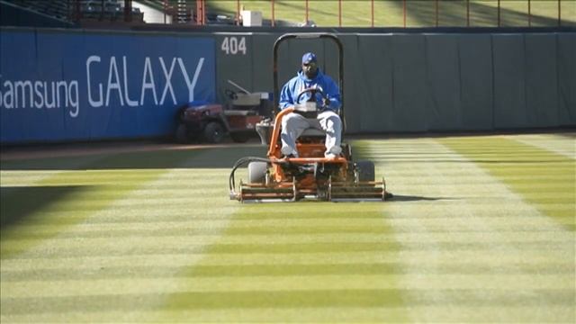 Cutting the Grass at the Ballpark смотреть онлайн