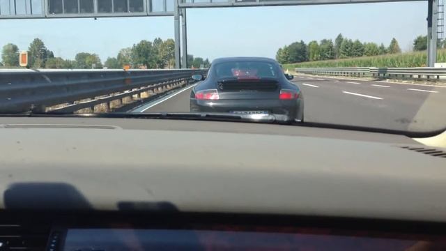 Audi A8 vs. Porsche Carrera Turbo смотреть онлайн