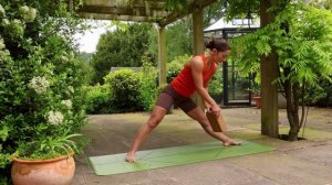 «20 минутная ежедневная йога | Ежедневная йога для всего тела для всех уровней».