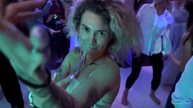 Ecstatic dance в бестках. Пространство Лес объединило людей в экстатичном танце. смотреть онлайн