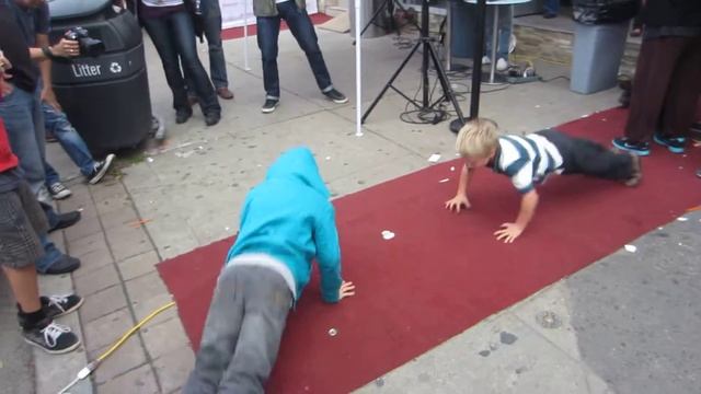 Froyo fans break dance for free froyo! смотреть онлайн