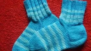 ВЯЗАНИЕ СПИЦАМИ! КАК СВЯЗАТЬ ПРОСТЫЕ НОСОЧКИ ДЛЯ НАЧИНАЮЩИХ! knitting