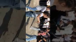 Танец под песню окутала