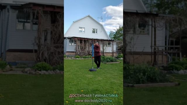 Отработка ударов ротанговыми палками на макиваре в деревне (21)