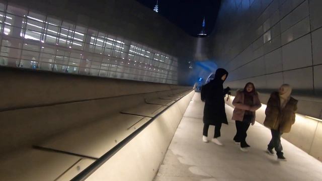 Dongdaemun design plaza смотреть онлайн