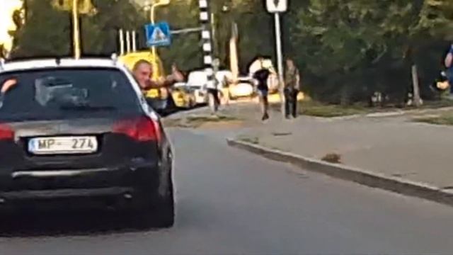 Life With R8 Photo смотреть онлайн