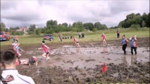 БОЛОТНЫЙ ФУТБОЛ. Забавная игра.