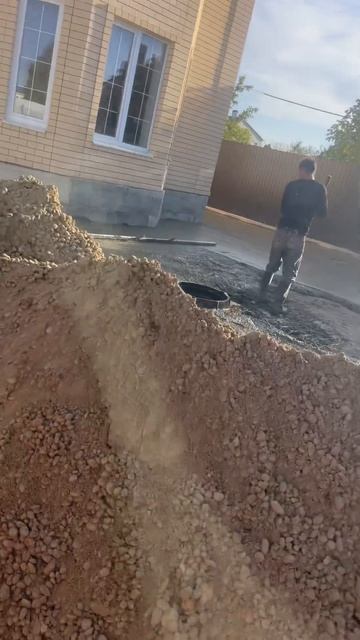Укладываю бетонский #tiktok #стройка #бетонный #youtube #строительство #top #construction смотреть онлайн