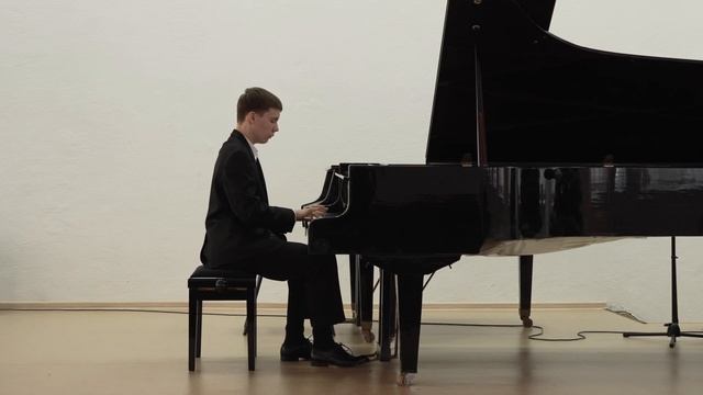 С.В. Рахманинов. "Полишинель". Ф. Шопен. Этюд соч.10 №12 до минор "Революционный". смотреть онлайн