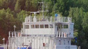 Теплоход ОТ-2405 работает с составом. Река Обь.