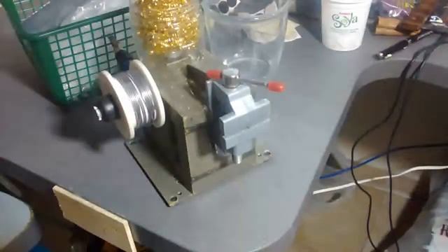 Stop Motion in the Workshop - Opening & Closing a Vise (homemade PCB holder) смотреть онлайн