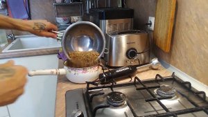 Приготовление веганских макарон по флотски