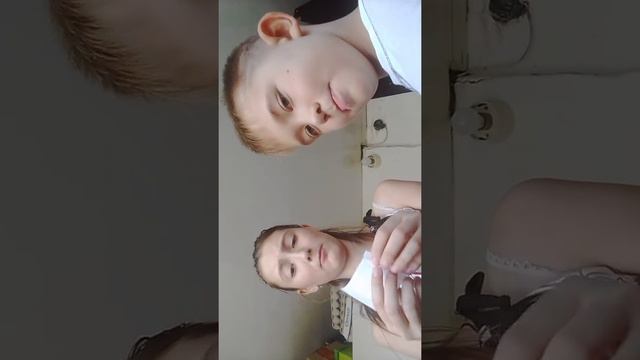 МОМО НАПИСАЛА МНЕ ЗАПИСКУ ПОД ДВЕРЬЮ! ОНА ЗНАЕТ ГДЕ МЫ ЖИВЁМ! / 1 ЧАСТЬ / АНЯ КИС смотреть онлайн